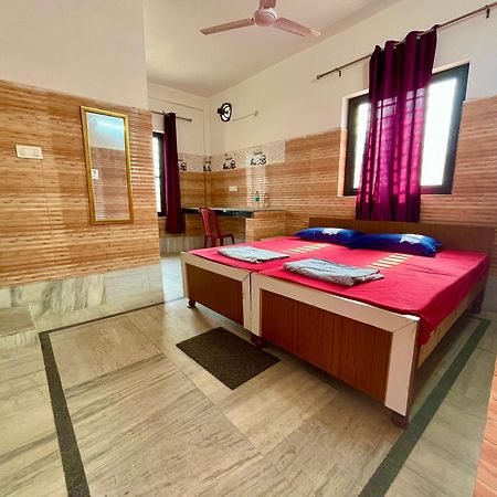 Laxmi Lodge Rishīkesh Exteriör bild