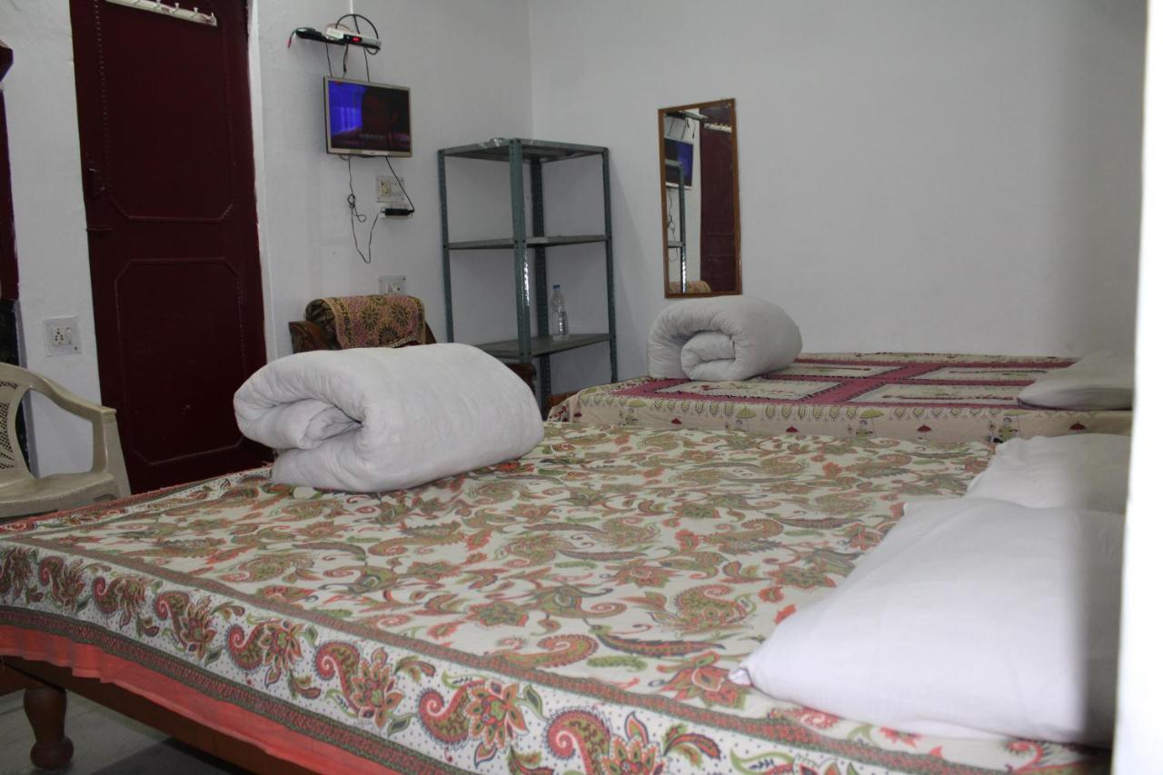 Laxmi Lodge Rishīkesh Exteriör bild
