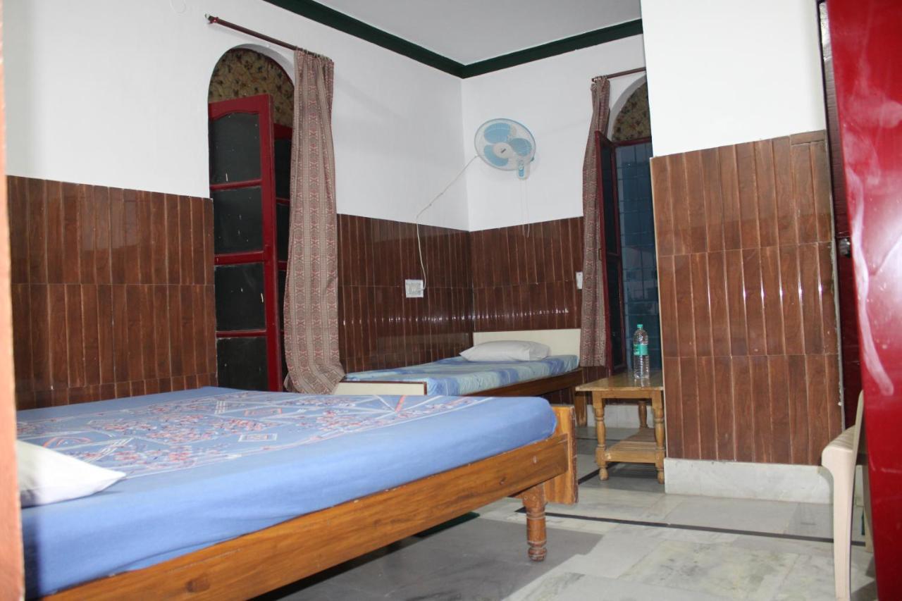 Laxmi Lodge Rishīkesh Exteriör bild