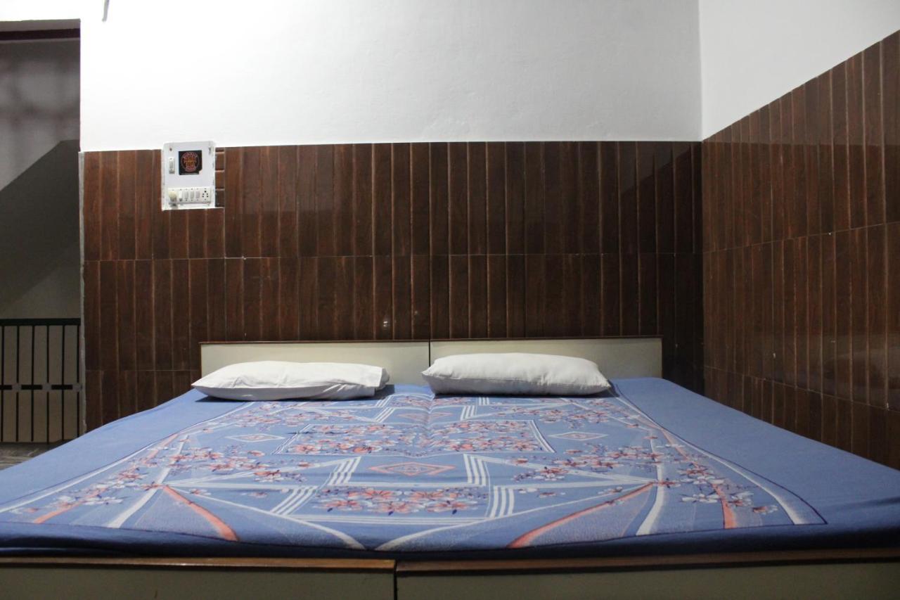 Laxmi Lodge Rishīkesh Exteriör bild