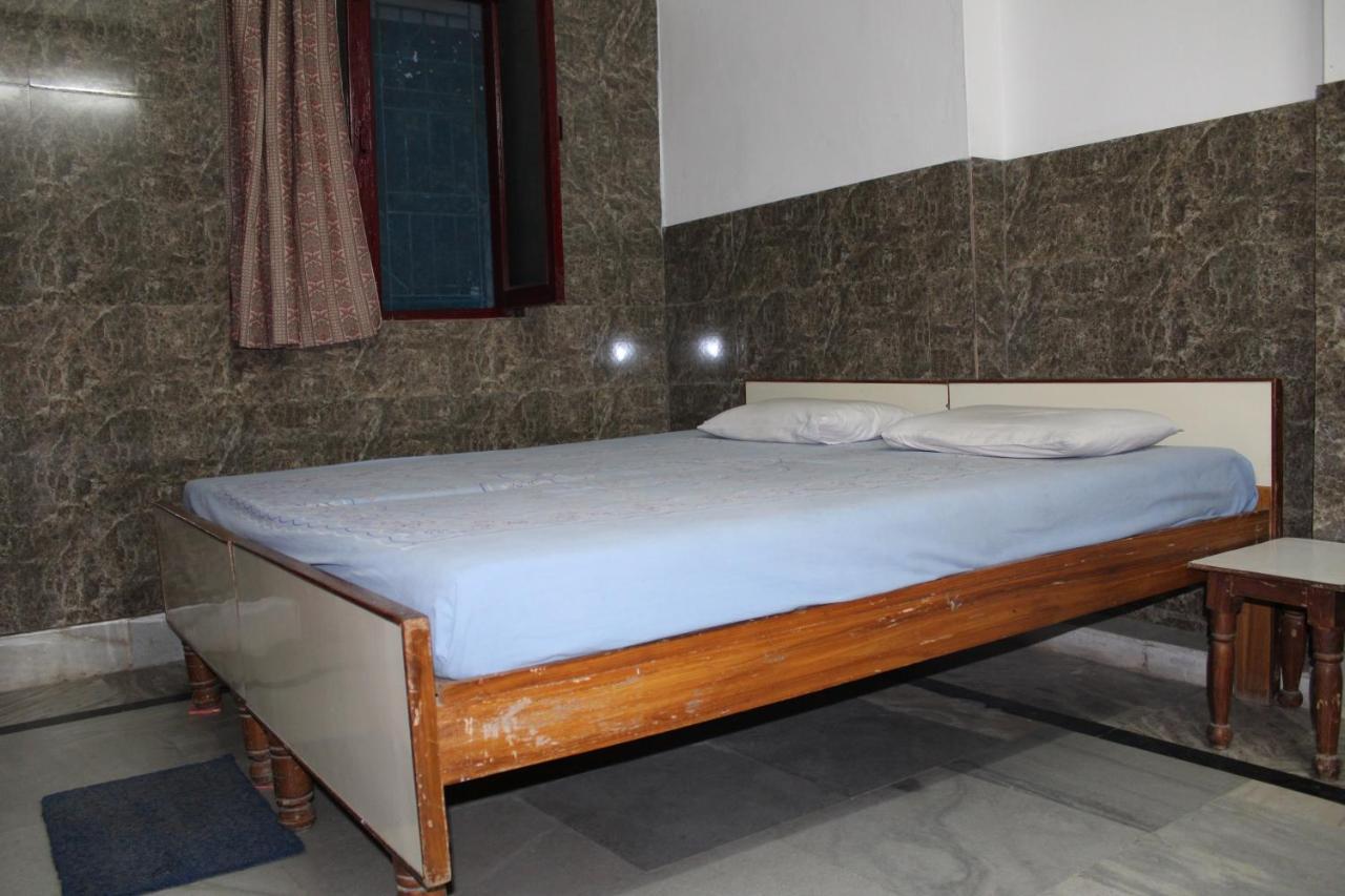 Laxmi Lodge Rishīkesh Exteriör bild
