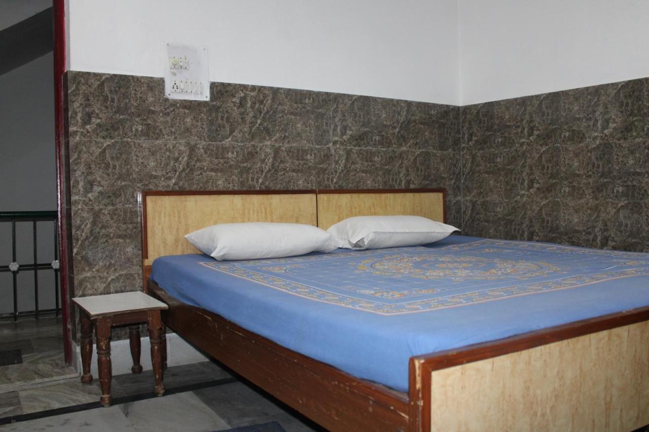 Laxmi Lodge Rishīkesh Exteriör bild