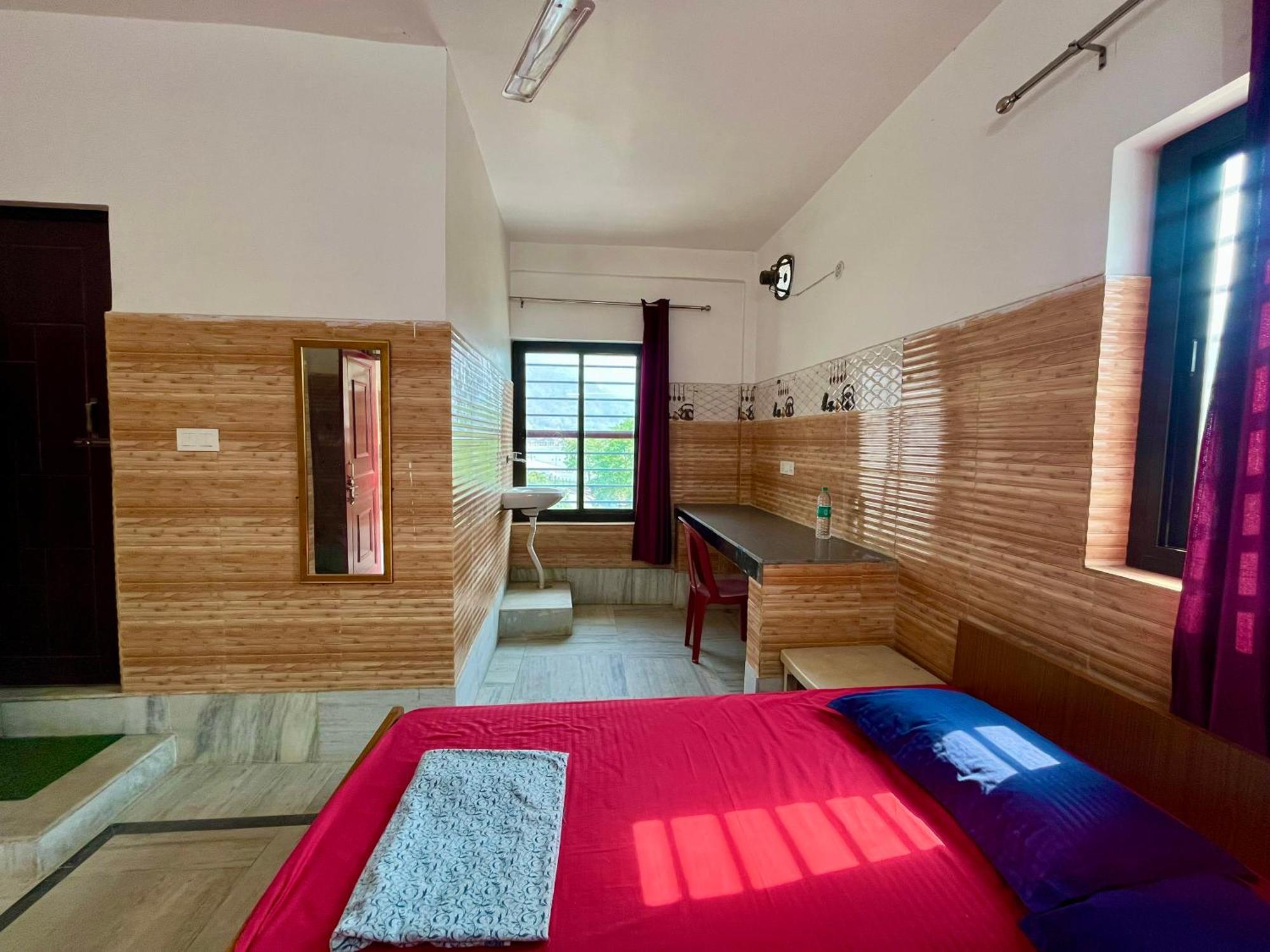 Laxmi Lodge Rishīkesh Exteriör bild