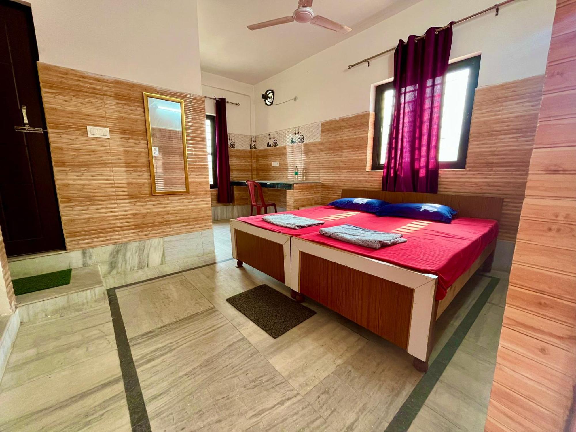 Laxmi Lodge Rishīkesh Exteriör bild