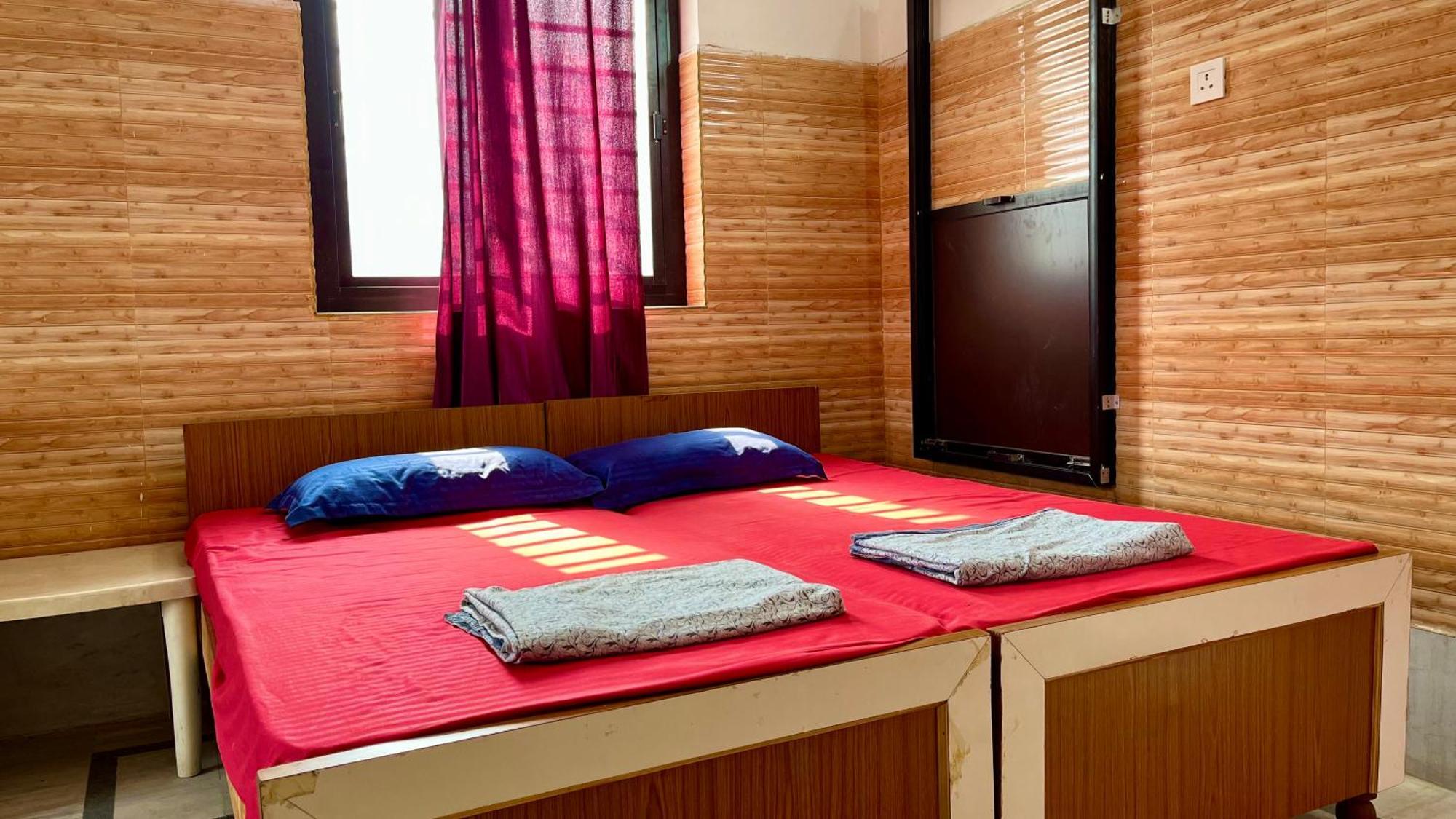Laxmi Lodge Rishīkesh Exteriör bild