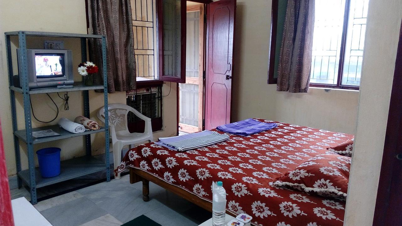 Laxmi Lodge Rishīkesh Exteriör bild